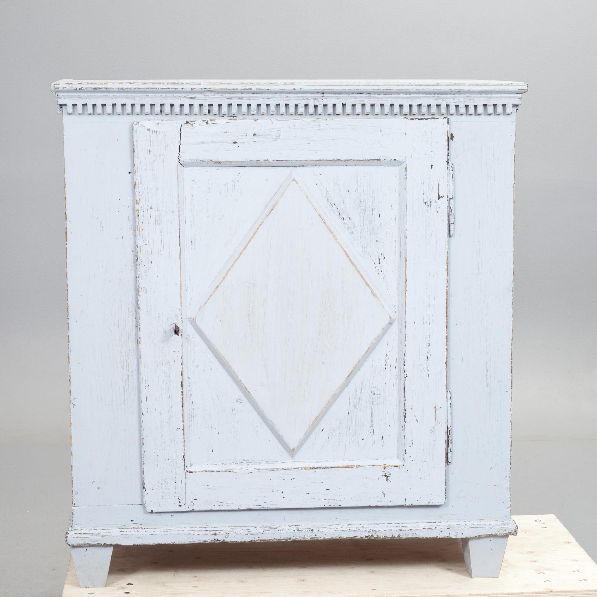 SKÄNKSKÅP, Louis XVI-stil, Rumänien, 1800-tal.