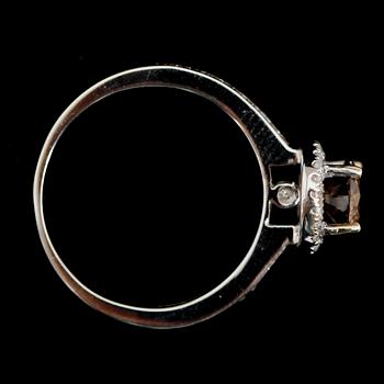 RING, 14 k vitguld, briljantslipade diamanter tot ca 1.00 ct.