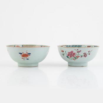 Spilkumar / skålar, två stycken, porslin, Kina, Qingdynastin, Qianlong (1736-95).