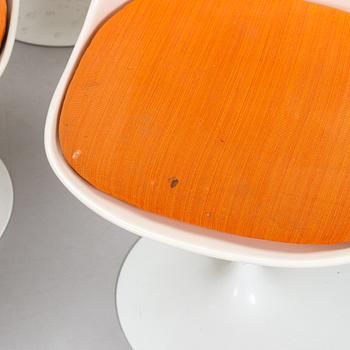 Eero Saarinen, A 'Tulip' furniture set, table with eight chairs, Knoll International, 1970s.