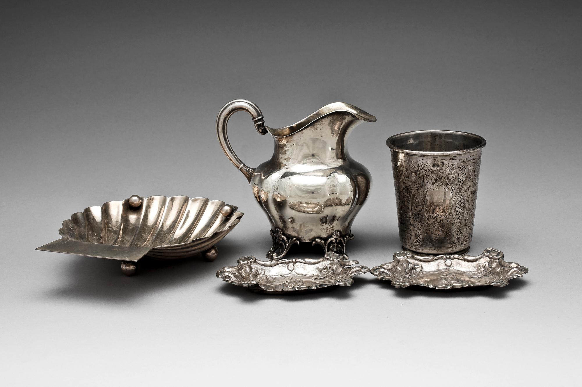 PARTI SILVER, 5 delar, bl a Adolf Lilja, Stockholm, 1847. Tot ca 489 g.