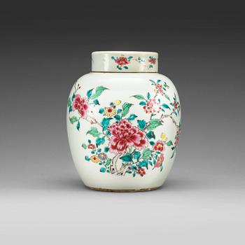 1525. A famille rose jar with cover, Qing dynasty 18th Century.