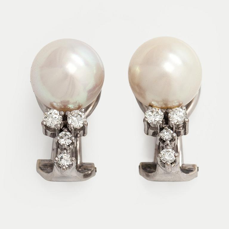 Pearl earrings, cultured pearls, brilliant cut diamonds, 18K white gold.