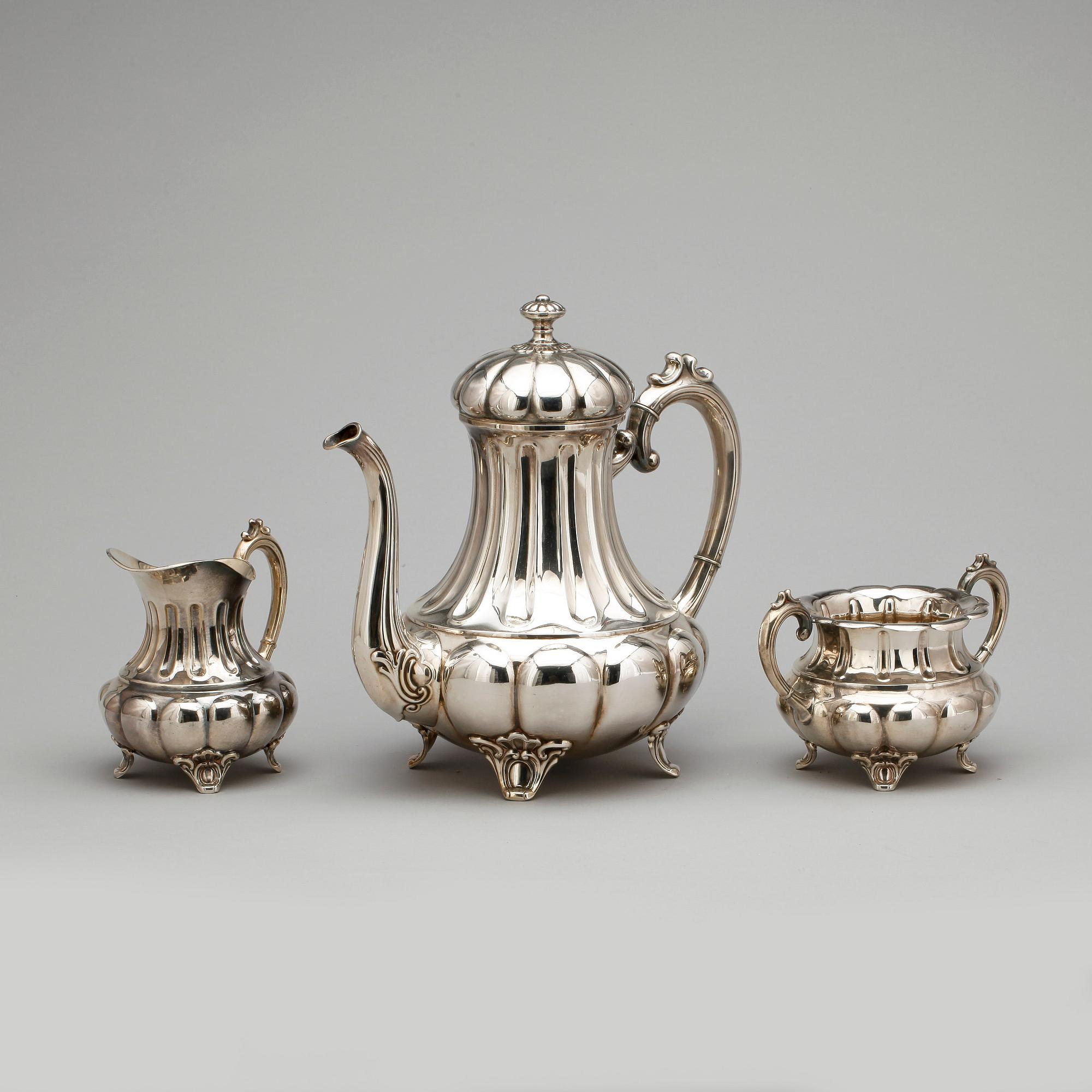 KAFFESERVIS, 3 delar, silver, utländska stämplar, 1900-talets mitt. Total vikt ca 1127 g.