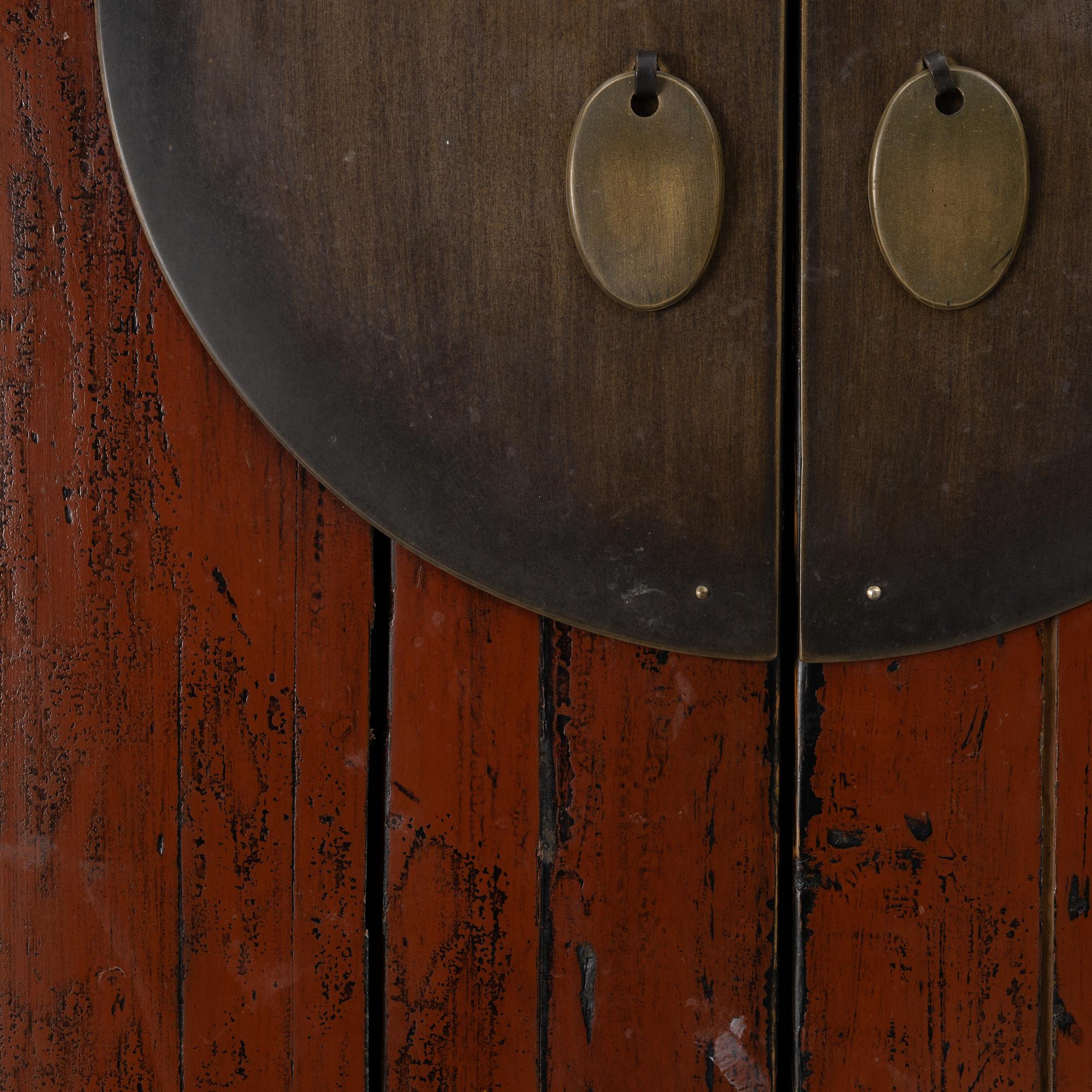 A Chinese cabinet, 20th century.