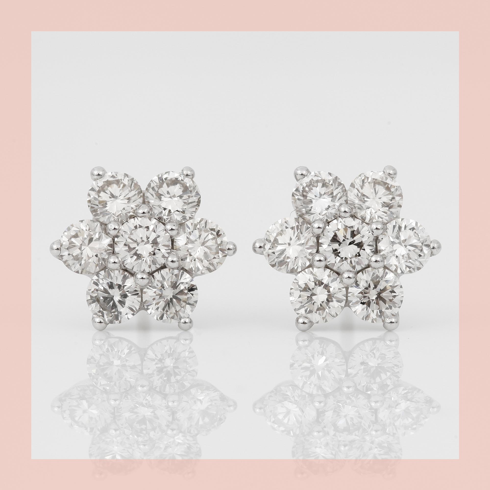 ÖRHÄNGEN, ett par, 18k vitguld med briljantslipade diamanter tot ca 1.74ct.