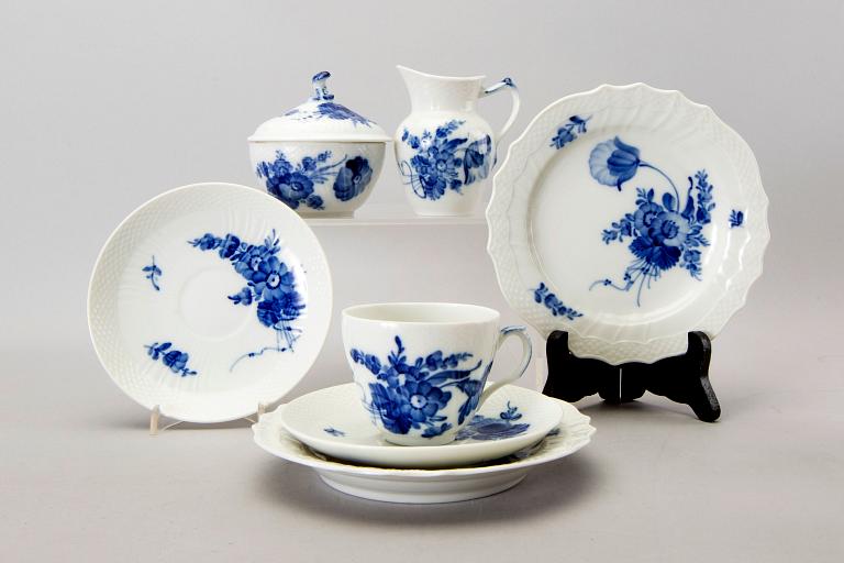 Royal Copenhagen, dinner service "Blue flower", 43 pcs Denmark mid / second half of the 20th century.
