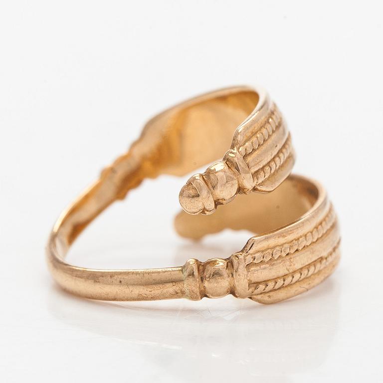 Kalevala Koru, ring, "Uskelan sormus", 14K gold, 1998.