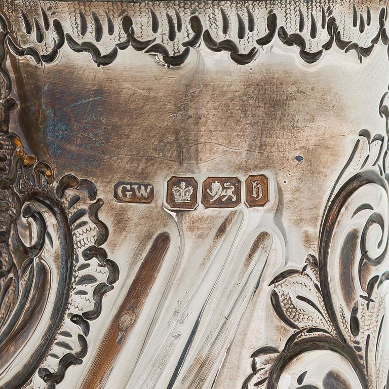 Kannu ja malja, sterlinghopeaa, Sheffield 1900 ja Lontoo 1846.