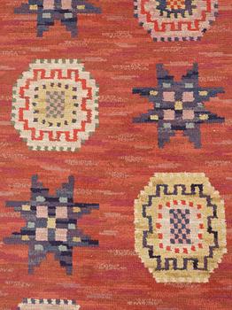 CARPET. "Röd Flossa". Knotted pile. 541,5 x 314 cm. Signed MMF.
