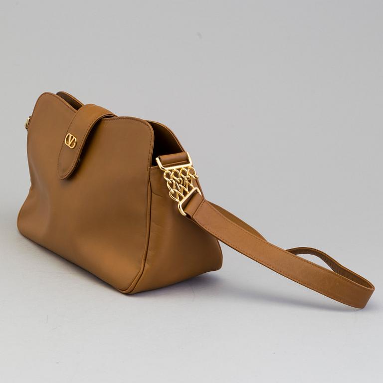 VALENTINO GARAVANI, a leather sholder bag.