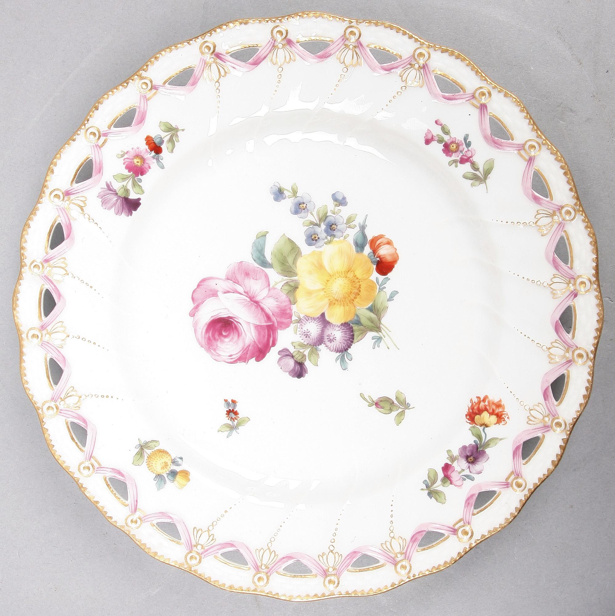 GALLERSKÅL MED FAT, porslin, Royal Copenhagen.