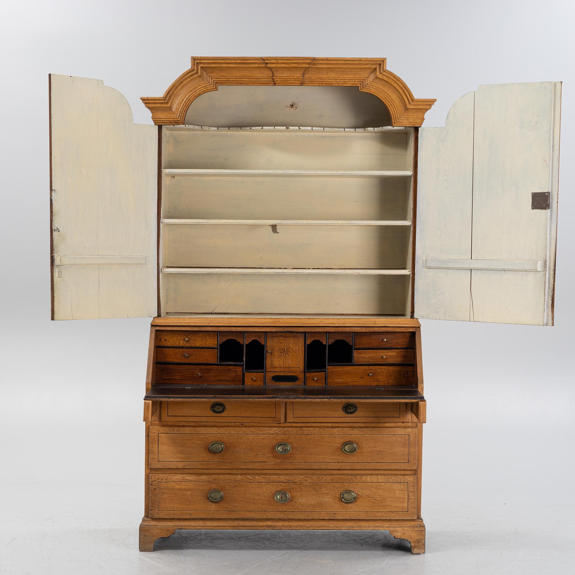 A late Baroque writing cupboard, mid 18th century. Possably Småland, Sweden.
