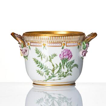 Vinkylare, porslin. Royal Copenhagen, 'Flora Danica', Danmark, 1900-tal.
