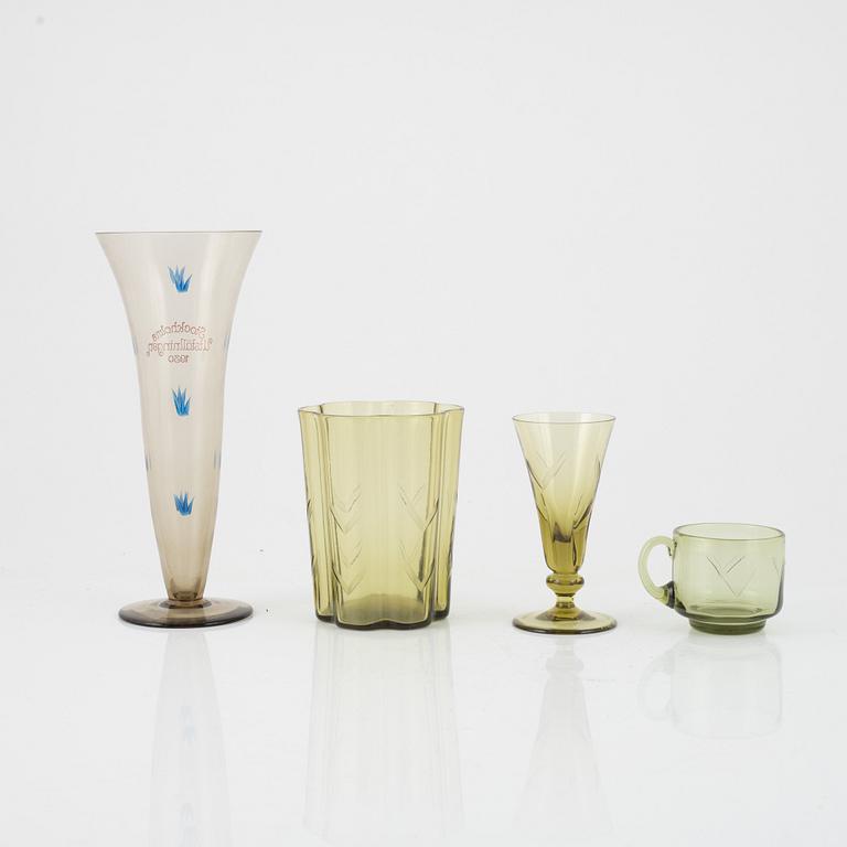 Edvin Ollers, 39 pieces of a glass service and a glass vase, Elme Glasbruk, Sweden, 1930.