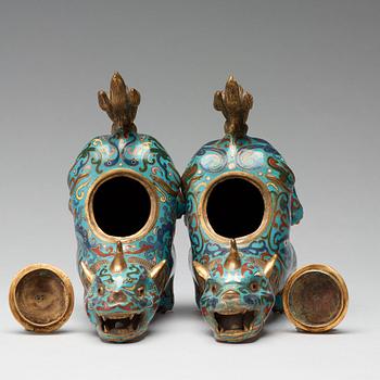 A pair of cloisonné censers, Qing dynasty, early 19th Century.