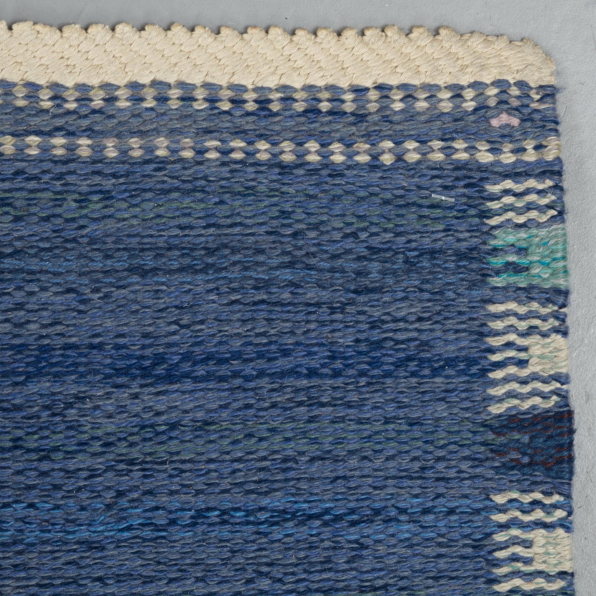 Barbro Nilsson, gallerimatta, Falurutan starkblå, rölakan, ca 532,5 x 81,5-83,5 cm, signerad AB MMF BN.