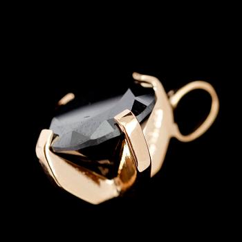 HÄNGE, 18 k guld, solitär svart diamant, 6.73 ct.