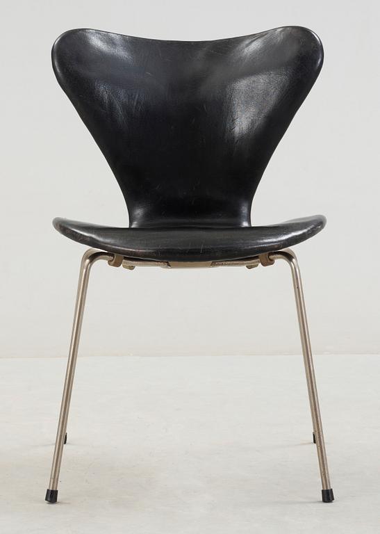 STOL, "Sjuan", Arne Jacobsen, Fritz Hansen, formgiven 1955.