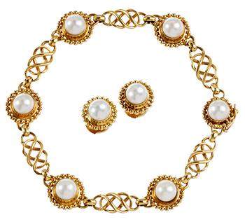 1175. A Georg Jensen 18 k gold bracelet and earrings with pearls, Copenhagen 1945-77.