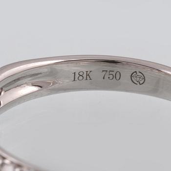 RING, 18K vitguld med briljantslipade diamanter 0.52 ct. Vikt 2,7 gram.