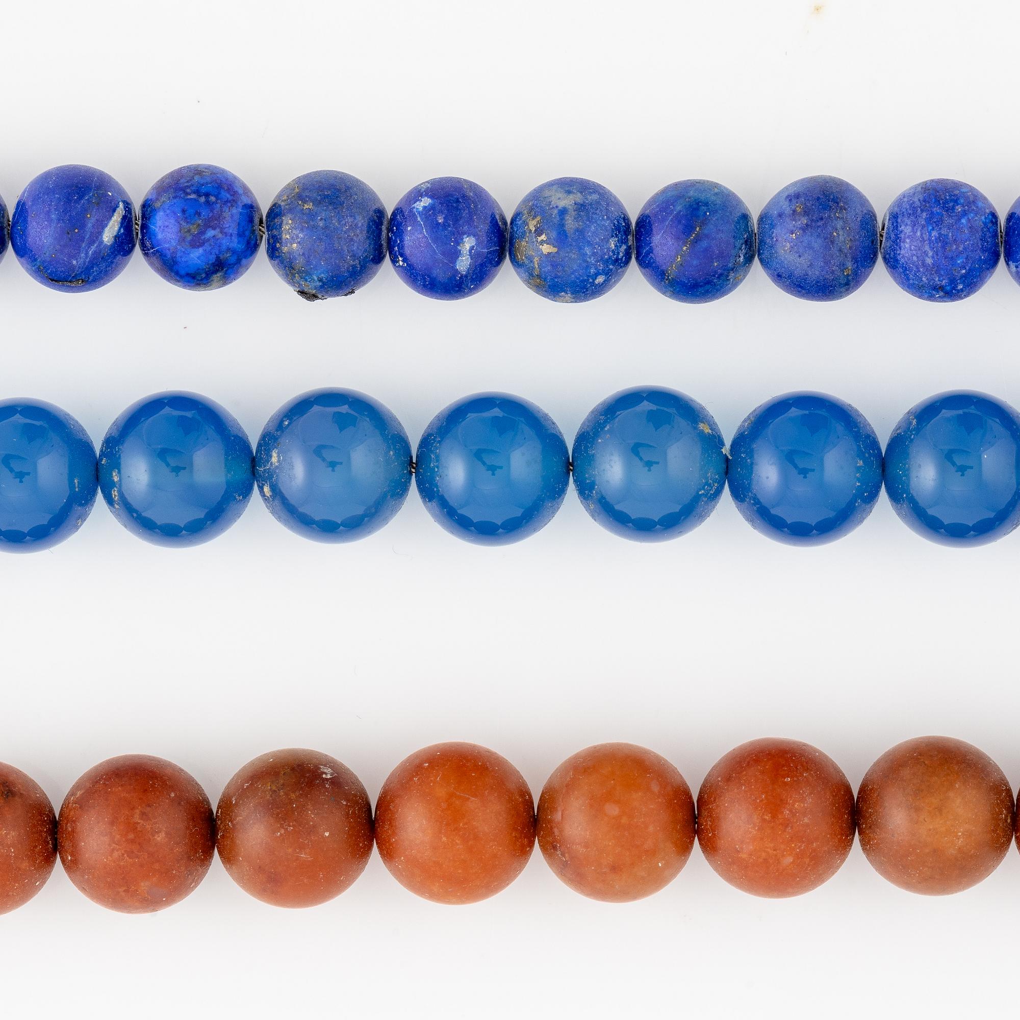 Ole Lynggaard, crown lock 18K gold, with three stone collets with prongs.