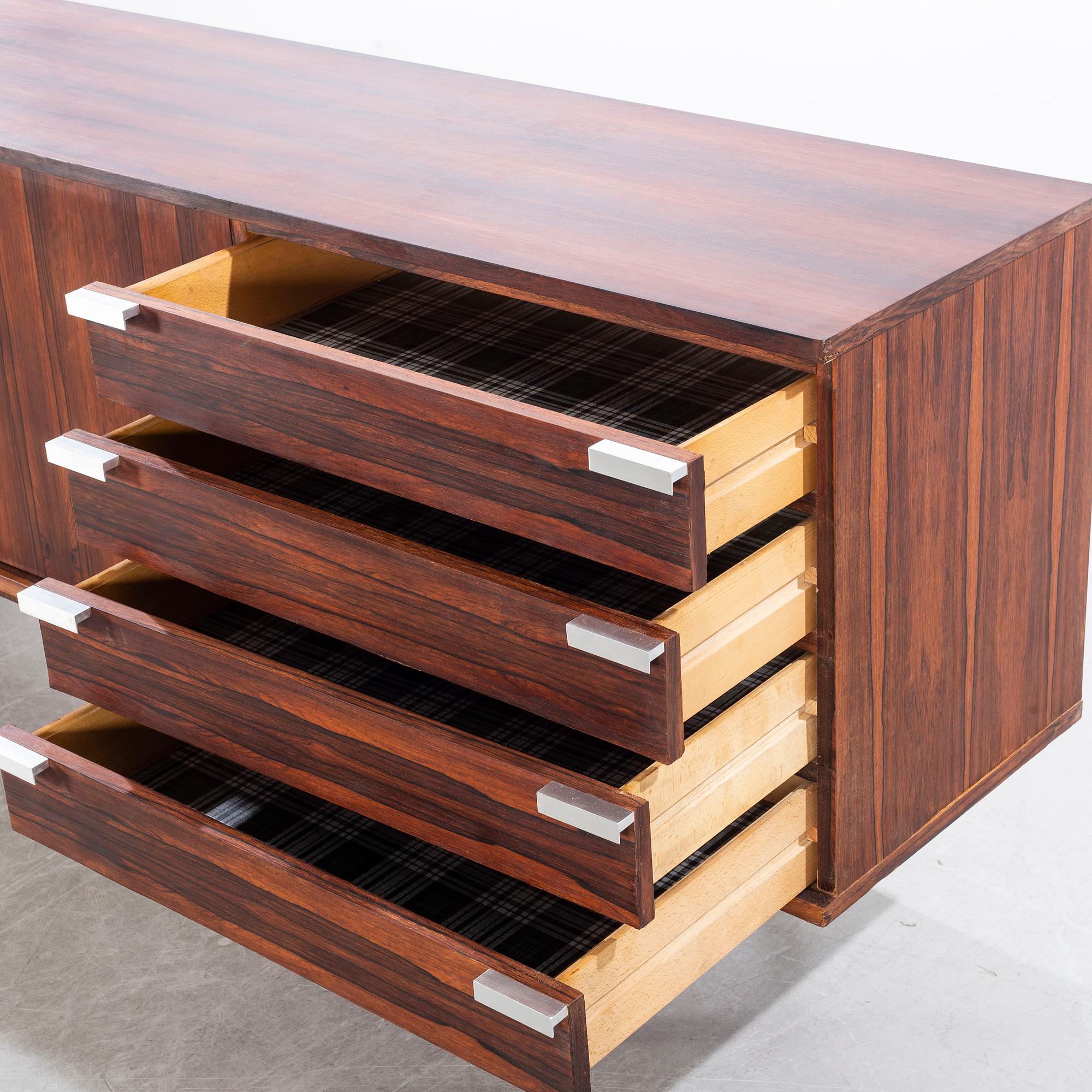 SIDEBOARD, palisander, 1900-talets andra hälft, Cites-intyg medföljer.