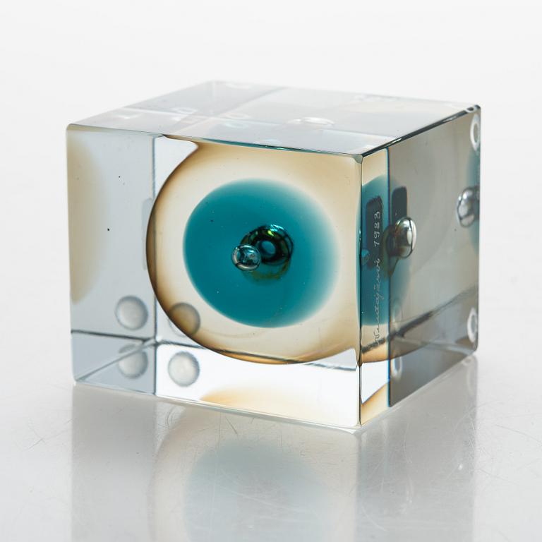Oiva Toikka, An annual glass cube, signed Oiva Toikka 289/2000, Nuutajärvi 1983.