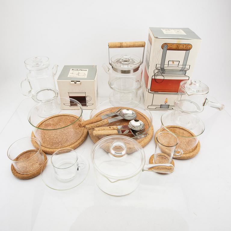 Signe Persson-Melin, a set of 16 pcs of "Boda Nova-serie", fireprooof glass and cork, 1970s.