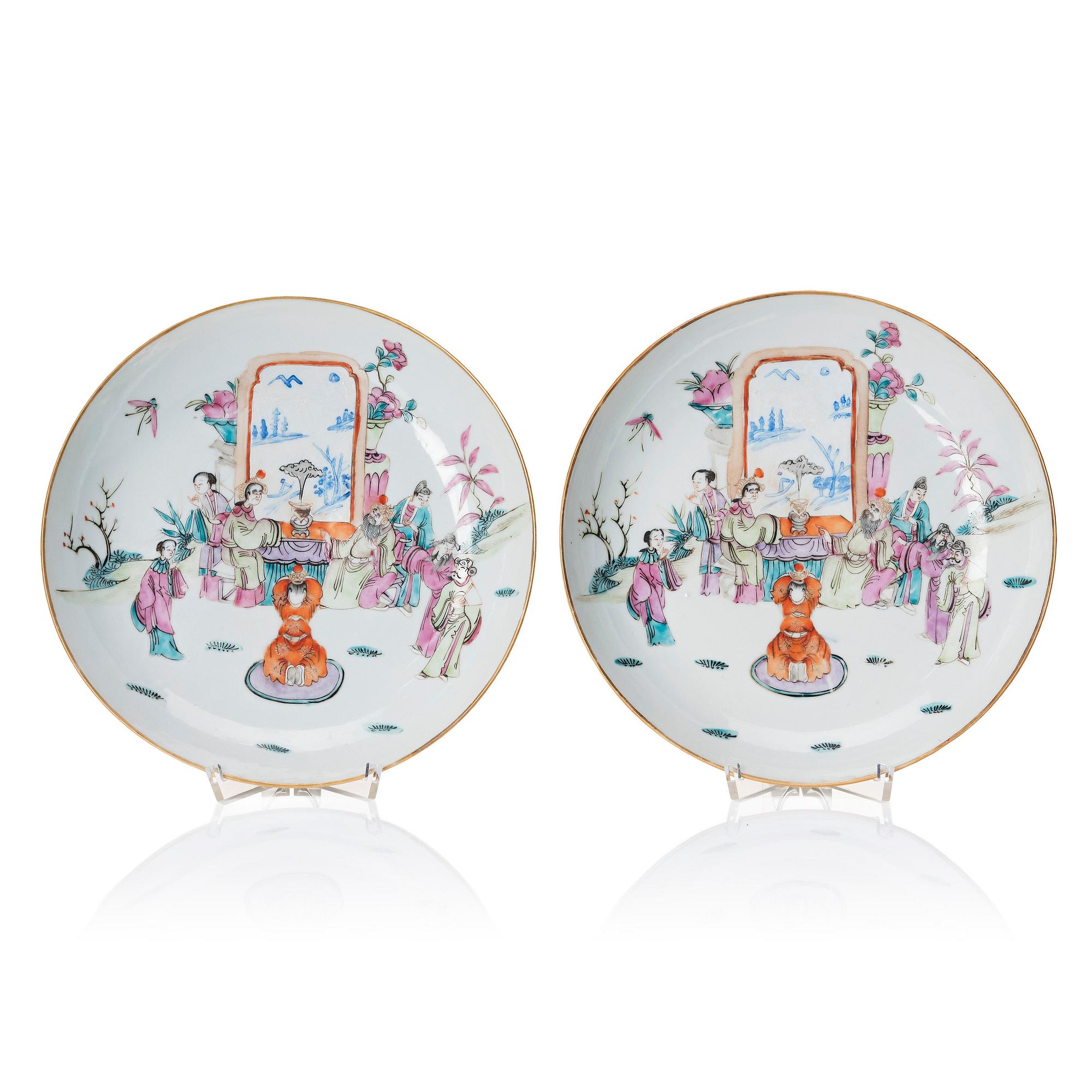 A pair of famille rose plates, Qing dynasty, 19th century.