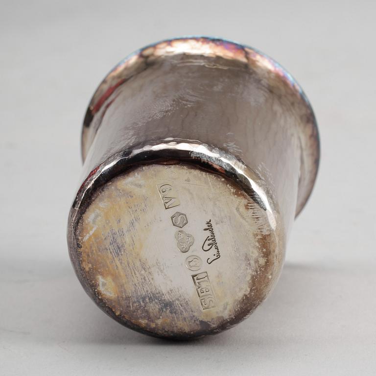 BRICKA samt BÄGARE, 6 st, silver, Einar Telander Stockholm 1970-tal. Total vikt ca 565 gram.