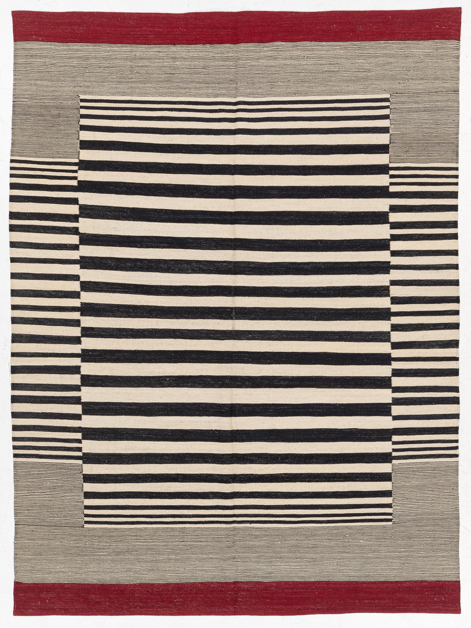 Matta, slätvävd, ca 235 x 175 cm.