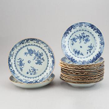 A part blue and white dinner service, Qing dynasty, Qianlong (1736-95) (37 pieces).