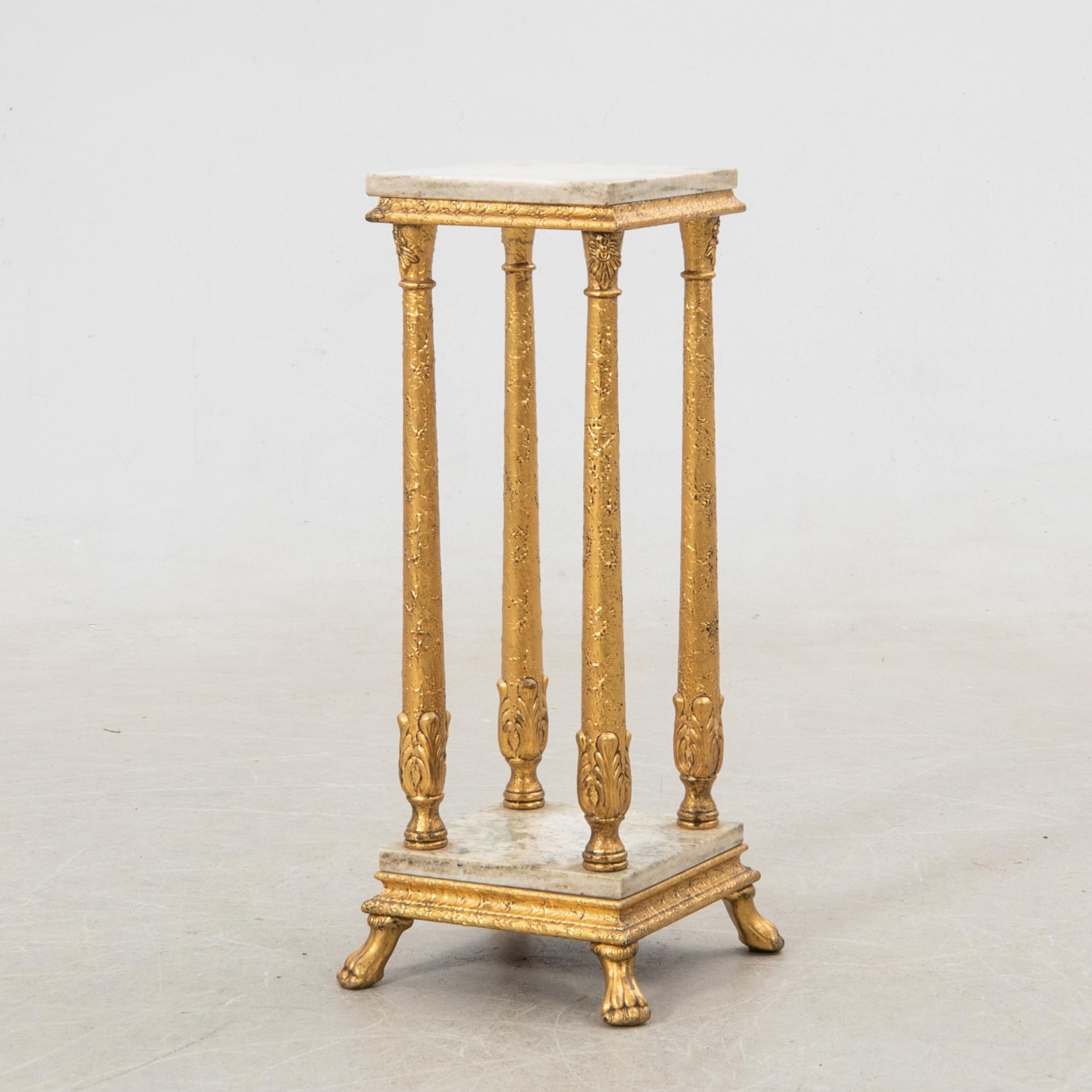 Piedestal 1900-talets mitt.