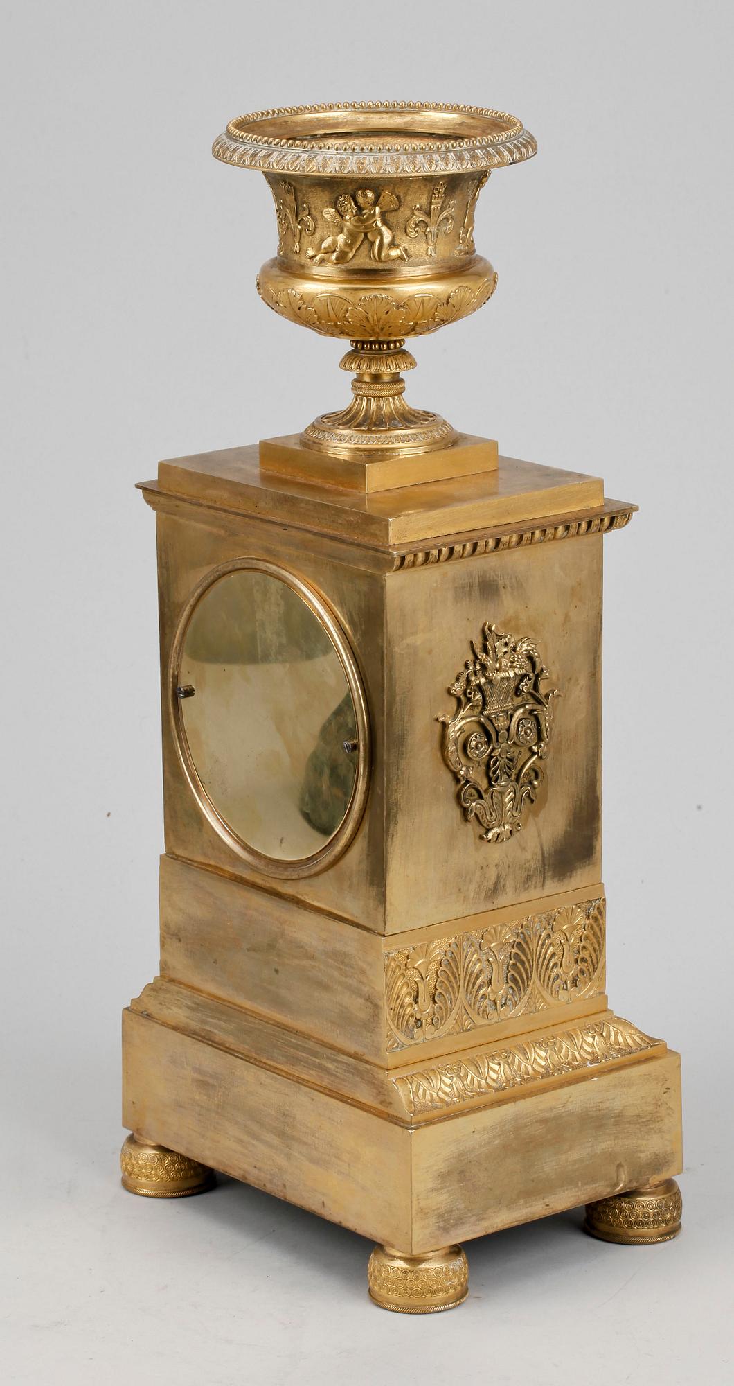 BORDSPENDYL, empire, 1800-talets första fjärdedel.
