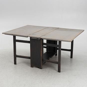 A gate-legged table, 19-20th Century.