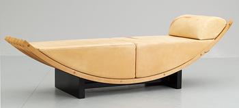 A Jonas Bohlin daybed 'Concav' in beech and beige leather by Källemo, Sweden 1985.