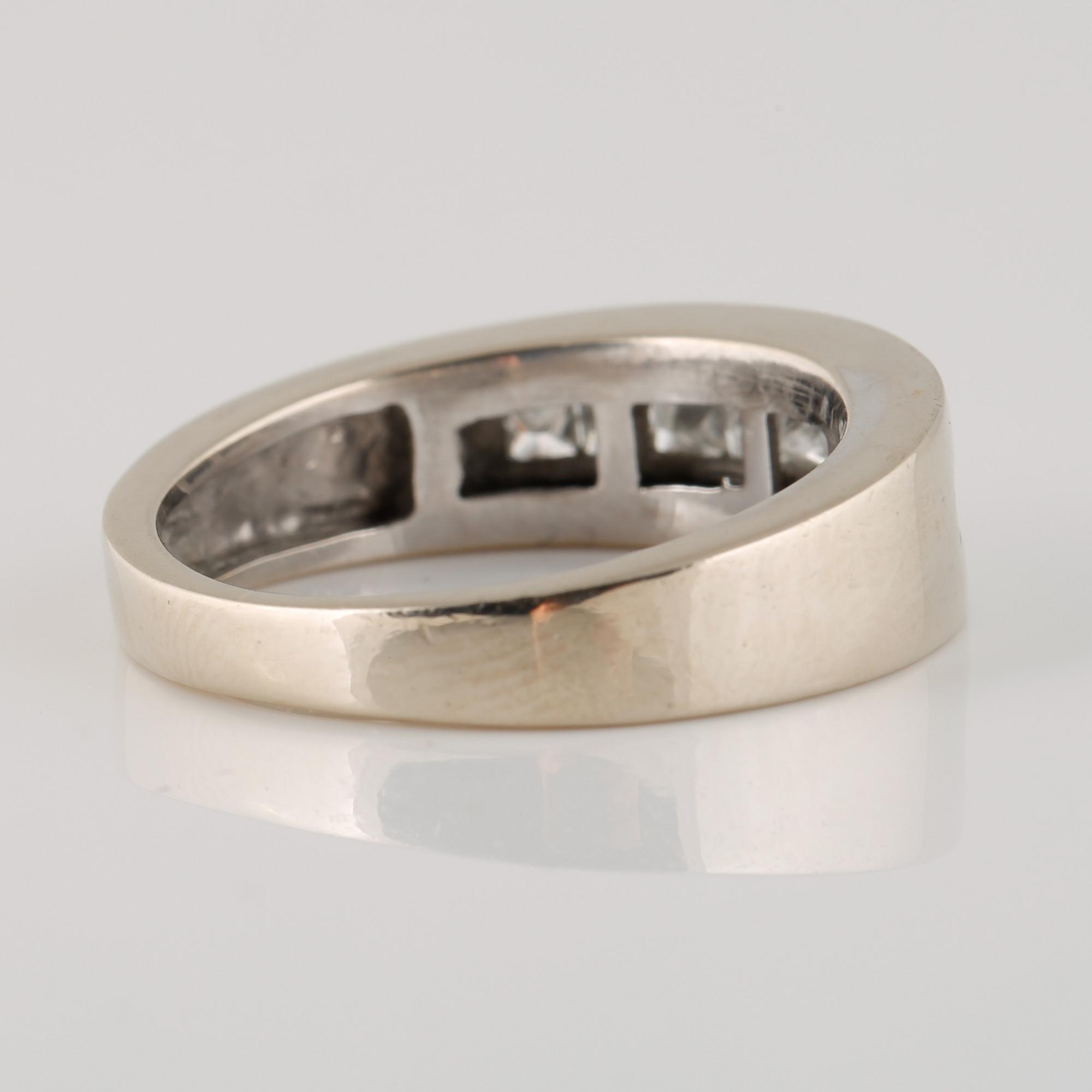 RING, 14K guld med prinsesslipade diamanter ca 0.60 ct. Vikt 5,7 gram.