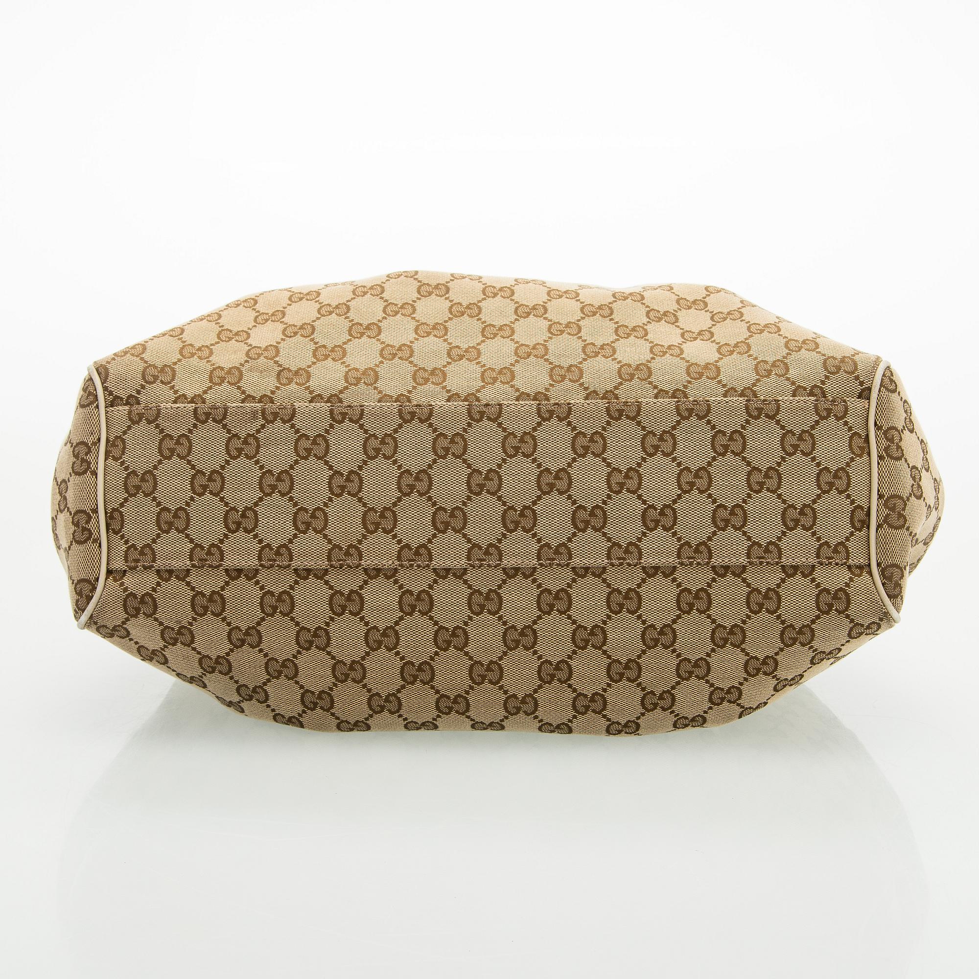 Gucci, a 'Sukey' bag.