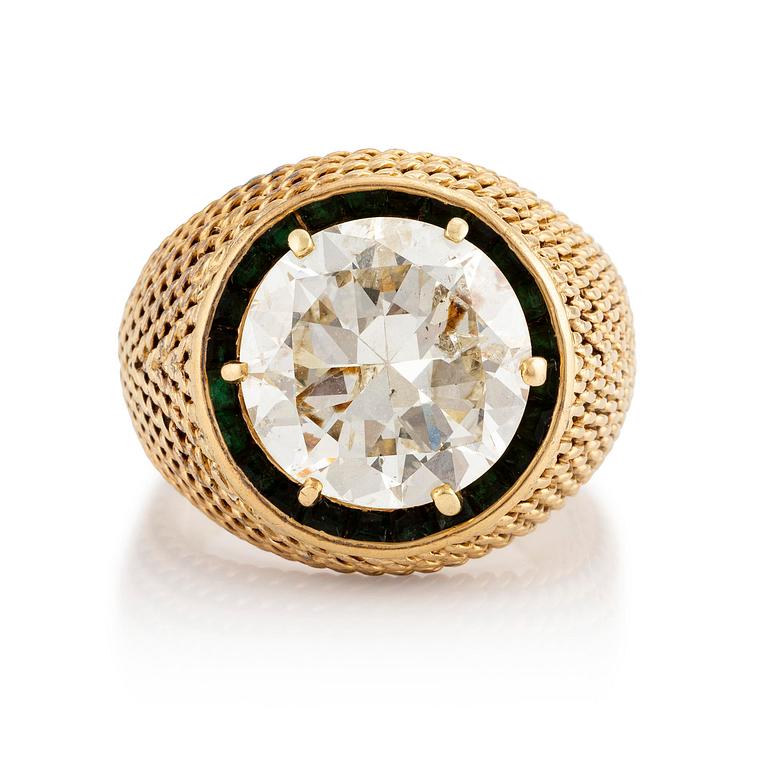 A Sterlé ring in 18K gold with a round brilliant-cut diamond.