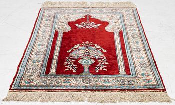 Carpet, Hereke, silk, approx. 98 x 63 cm.