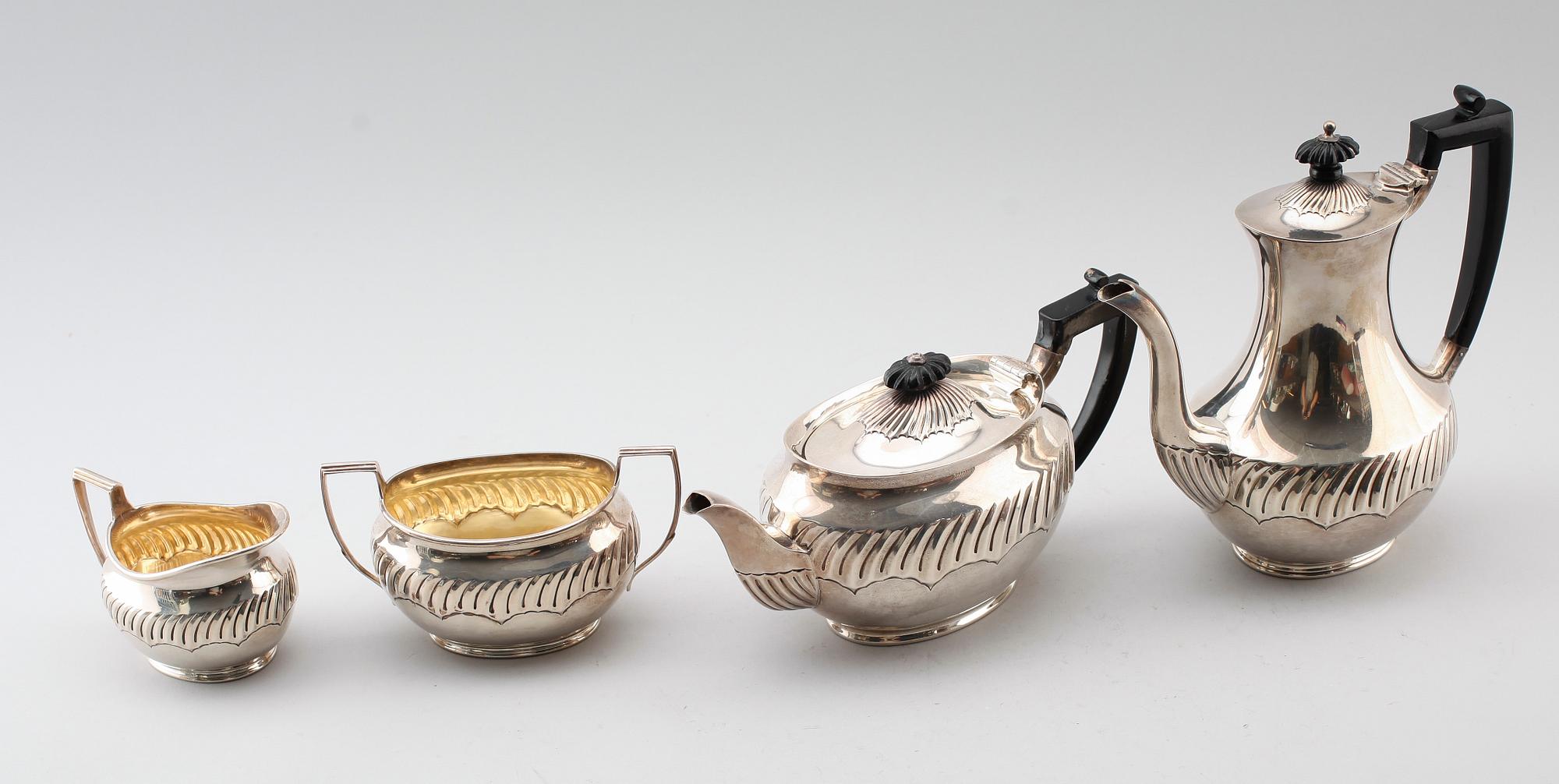 KAFFE- OCH TESERVIS, 4 delar, silver, Collingwood & Co, 26 Conduit Street, London 1894/95. Total vikt ca 1118 g.