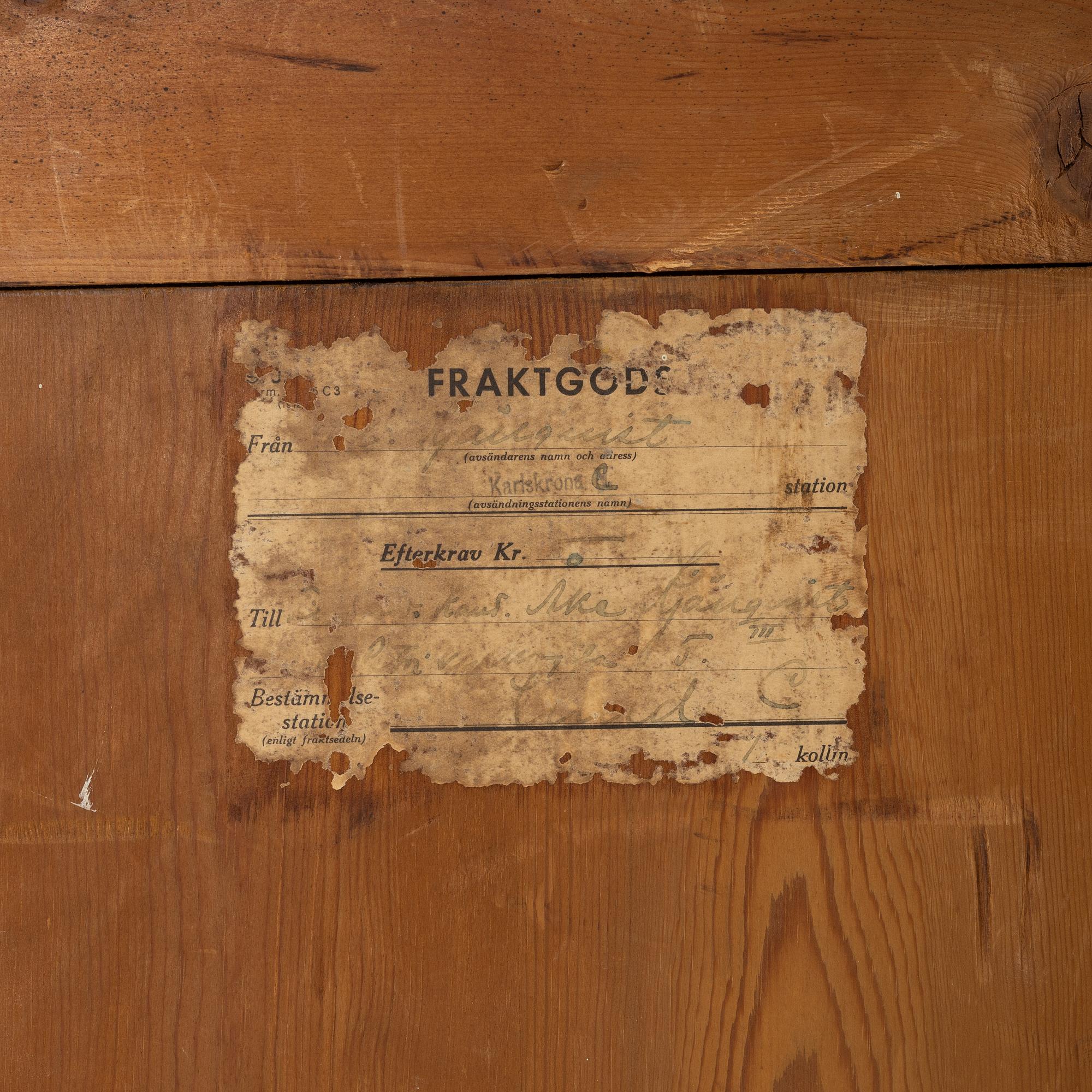 A pair of Gustavian style chests of drawers, early 20th century.