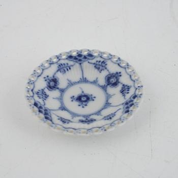 Kaffeservis, 34 delar, porslin, "Musselmalet", Royal Copenhagen, Danmark.