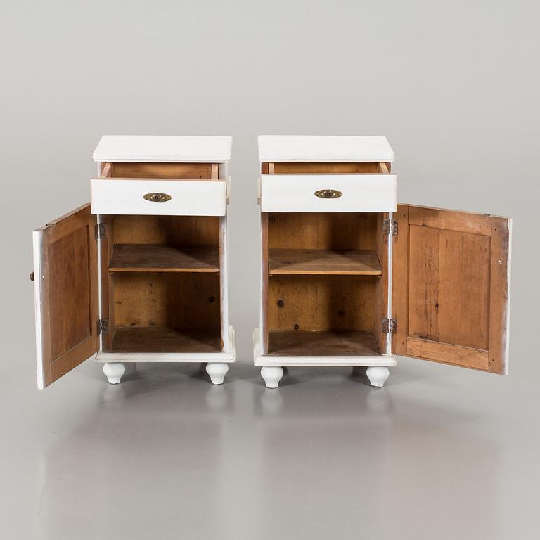 SÄNGBORD, ett par, 1900-tal.