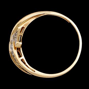 RING, 18 k guld och diamanter. Vikt ca 4,5 g.