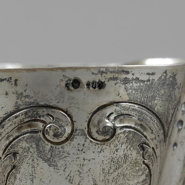 BRÖLLOPSBÄGARE, silver 800, omkring sekelskiftet 1900. Vikt ca 131 gram.