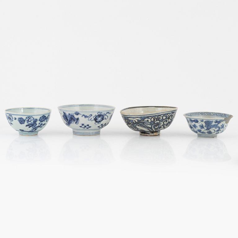 Five blue and white porcelain bowls, Ming dynasty (1368-1644).