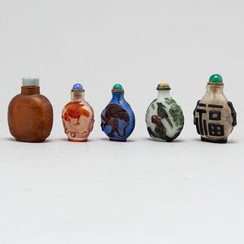 Five Chinese glass snuff bottles, 20th century.