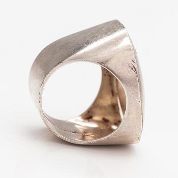 Pekka Piekäinen, A sterling silver ring. Auran Kultaseppä, Turku 1971.